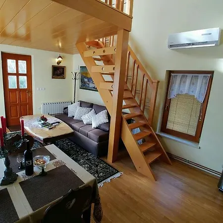 Ina Apartman *