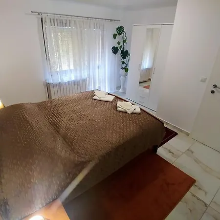Ina Apartment