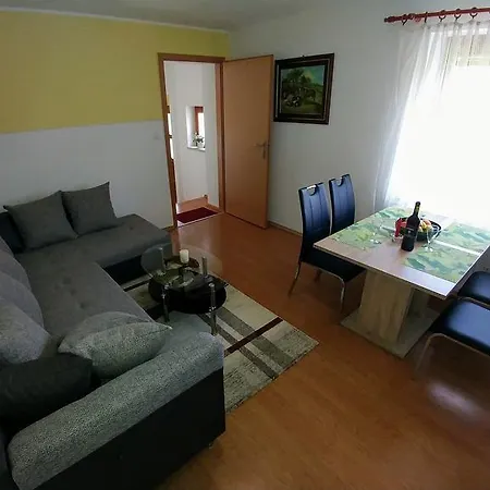 Apartma Ina